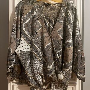 Mitto Shop Paisley Top